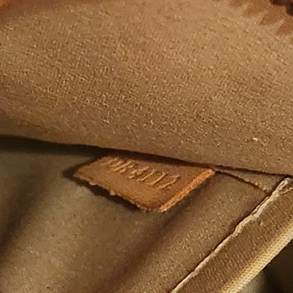 Louis Vuitton Brea In Black Vernis. Stunning LV Bag! With Free COA! - Picture 10 of 15